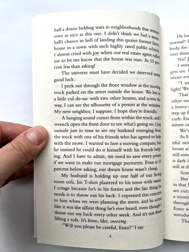 The Housemaid Is Watching (Горничная наблюдает)