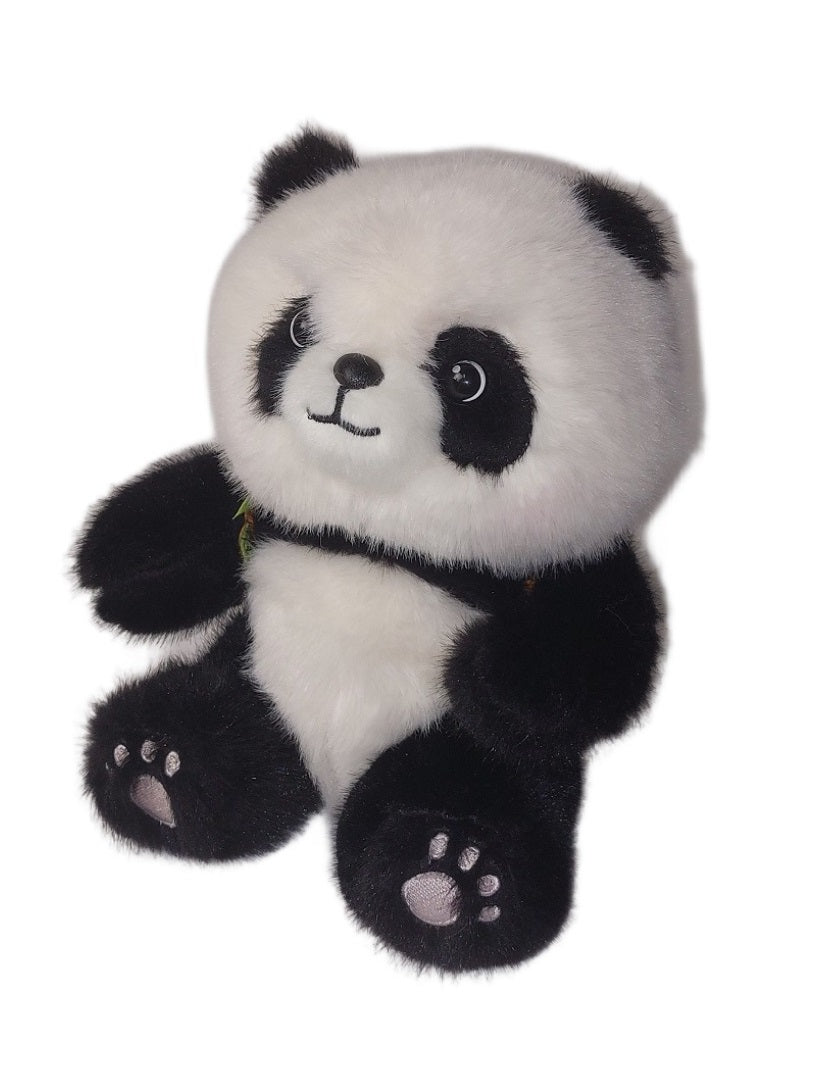 Angelaki. Мягкая игрушка "Пандочка с рюкзачком красное яблоко" 25 см. art.kf-1033