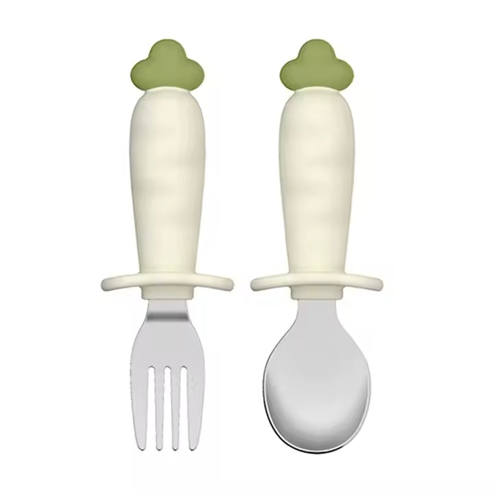 Des rêves d'ange. SK2011-2 Набор детских столовых приборов в виде морковки "Ложка+вилка" (цвет молочный)