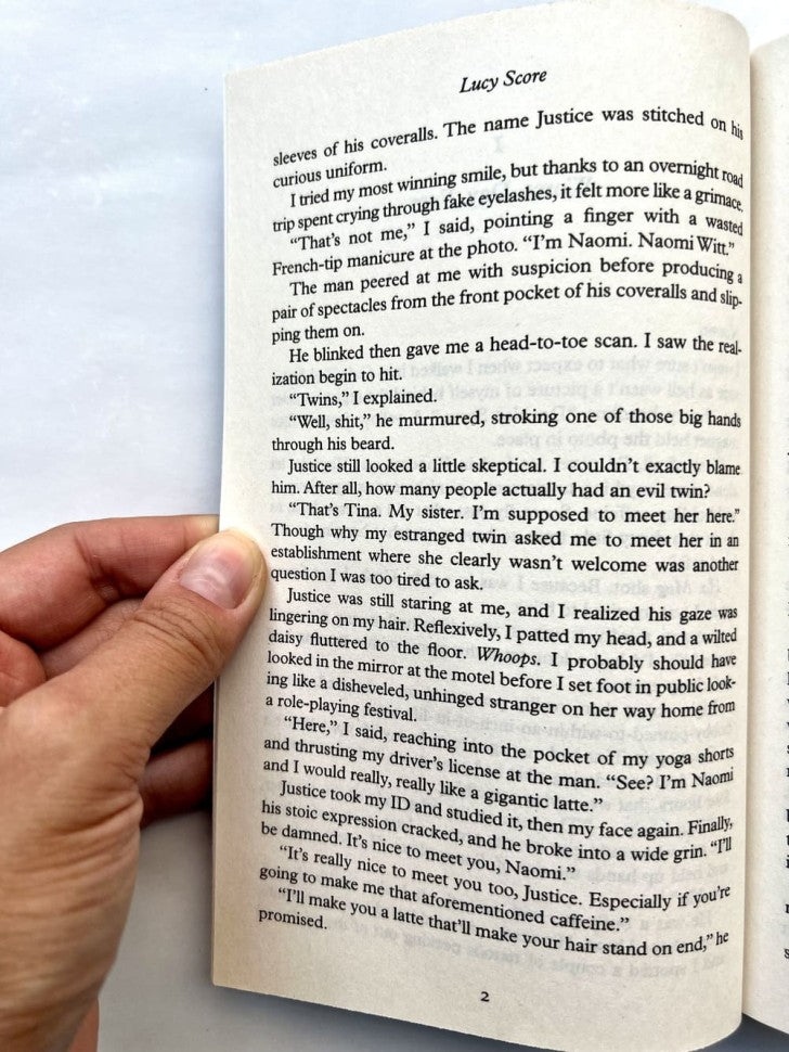 Things We Never Got Over (Lucy Score) Вещи, которые мы не смогли преодолеть. (Люси СкоOUR) /Книги на английском языке