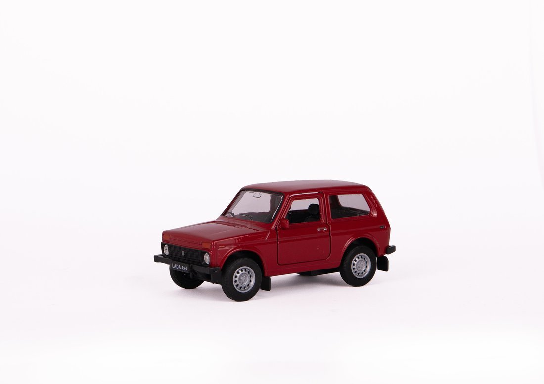 Eh bien. Machine 1:38 "LADA Niva" paru. мех., красный арт.арт.42386W