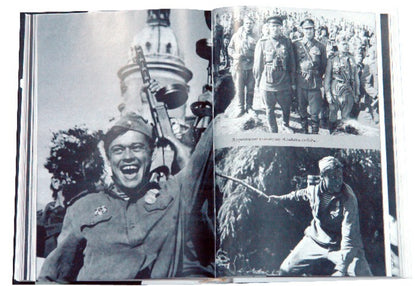 Корабль плывет