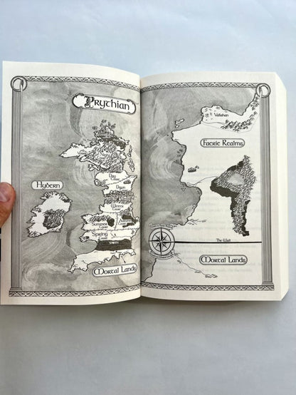 Une cour de brume et de fureur (Королевство гнева и тумана)