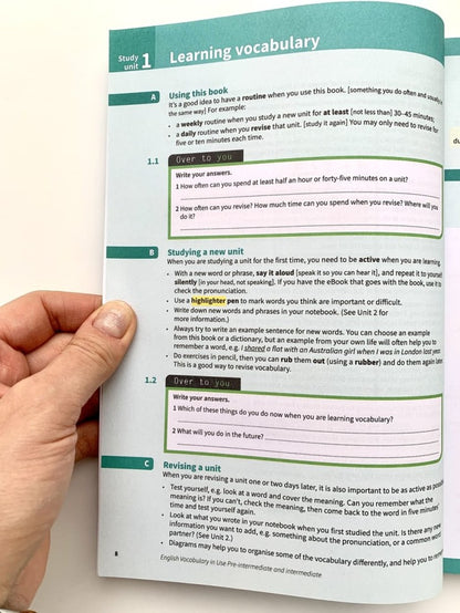 Vocabulaire anglais en usage pré-intermédiaire et intermédiaire, livre avec réponses et livre électronique amélioré