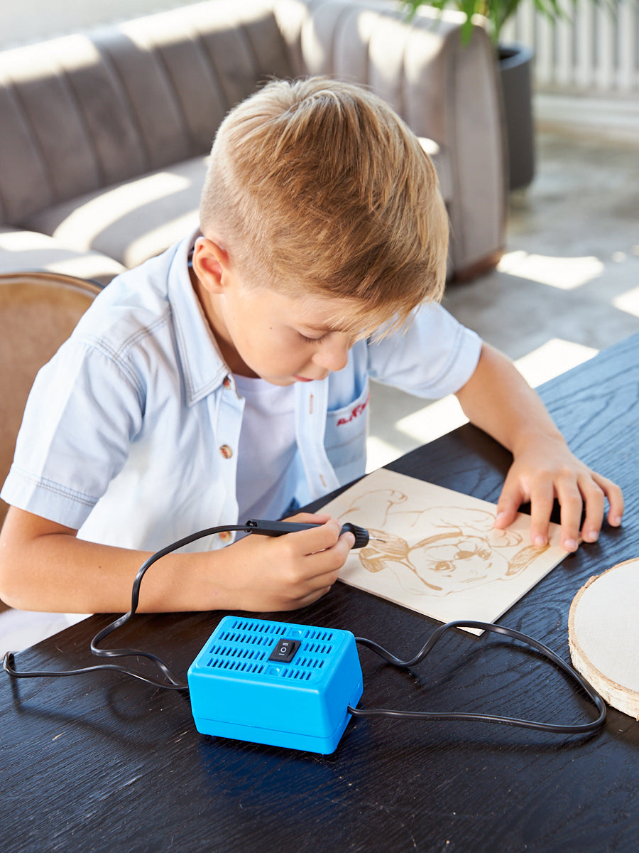 ВЫЖИГАНИЕ. ЭЛЕКТРОПРИБОР ДЛЯ ВЫЖИГАНИЯ ПО ДЕРЕВУ "УЗОР-10К" (АППАРАТ, 8 ДОСОК) в кор.10шт