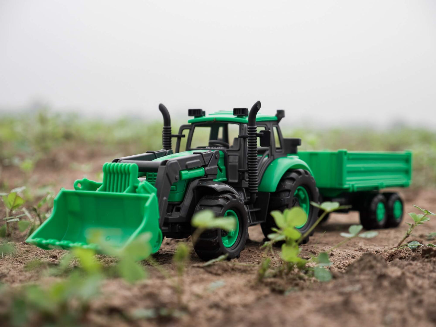 Tracteur "Прогресс" avec бортовым прицепом и ковшом, инерционный (зелёный) (в коробке)