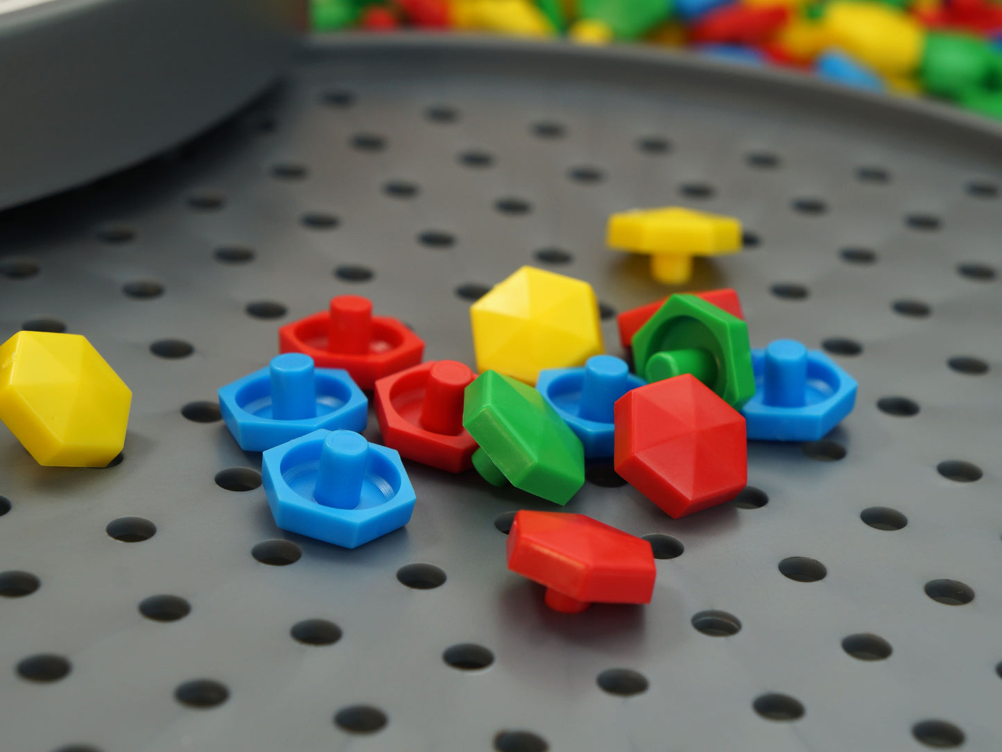 МОЗАИКА ШЕСТИГРАННАЯ 100 ЭЛ (КРУГЛАЯ ПЛАСТ.КОРОБКА) в кор.18шт