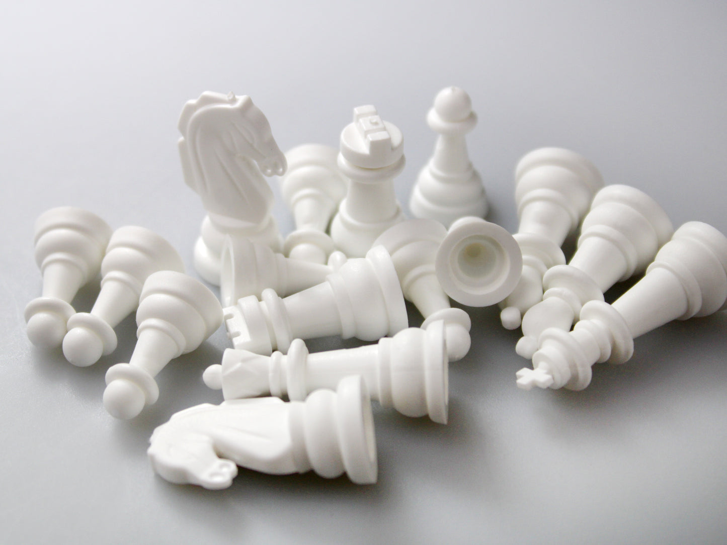 ИГРА НАСТОЛЬНАЯ "ШАХМАТЫ" ПЛАСТМАССОВЫЕ В ДЕРЕВЯННОЙ УПАКОВКЕ (ПОЛЕ 29СМ Х 29СМ) в кор.10шт