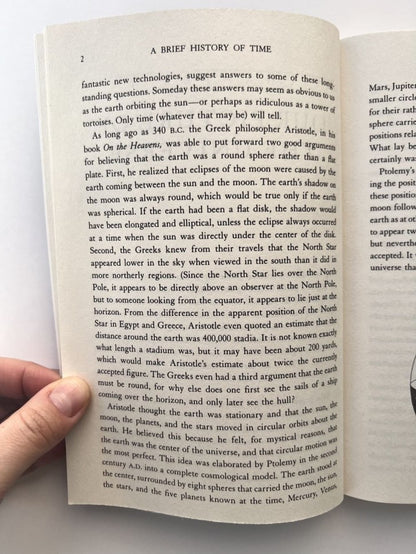 Une brève histoire du temps (Краткая история времени)