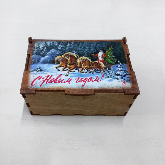 Флажки деревянные на елку, 10 штук в коробке. Дед мороз на тройке. С Новым годом!