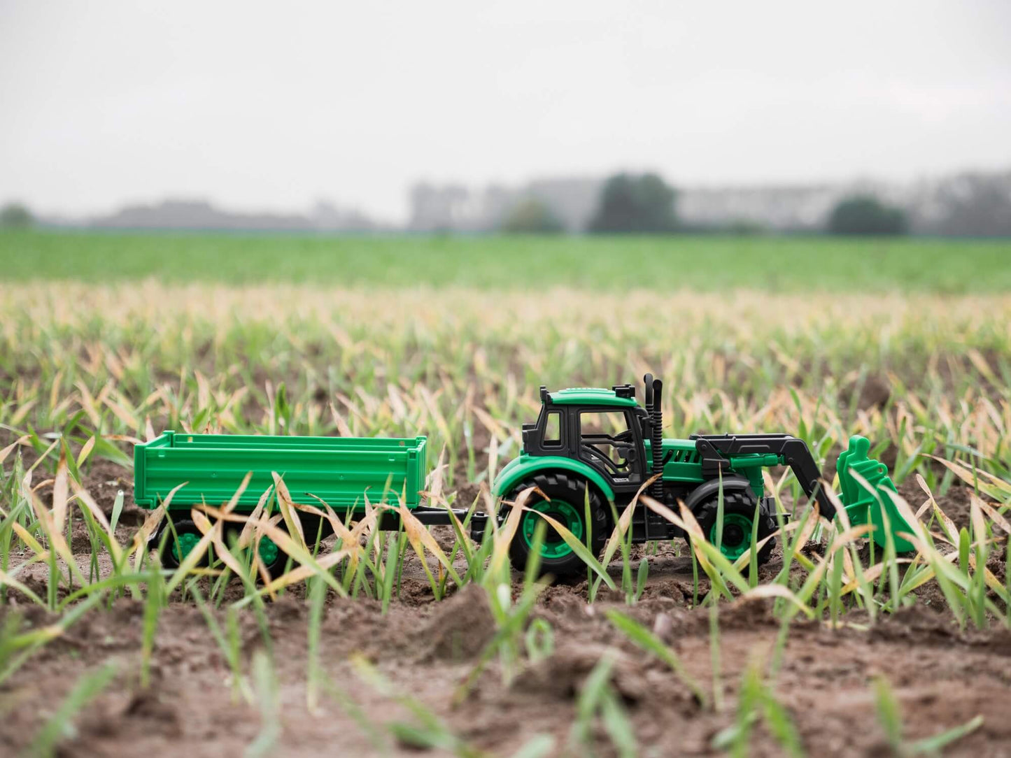 Tracteur "Прогресс" avec бортовым прицепом и ковшом, инерционный (зелёный) (в коробке)