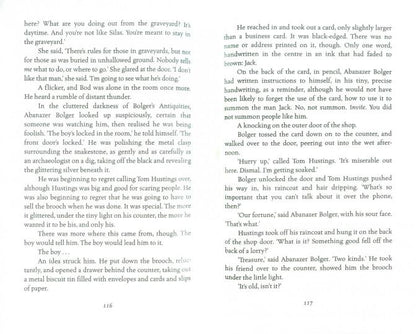 The Graveyard Book Neil Gaiman История с кладбищем Нил Гейман / Книги на английском языке