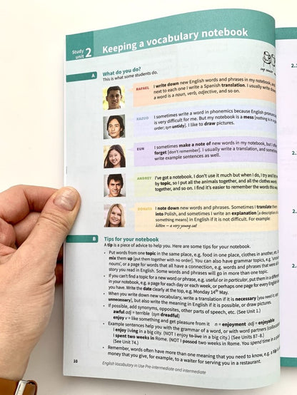 Vocabulaire anglais en usage pré-intermédiaire et intermédiaire, livre avec réponses et livre électronique amélioré