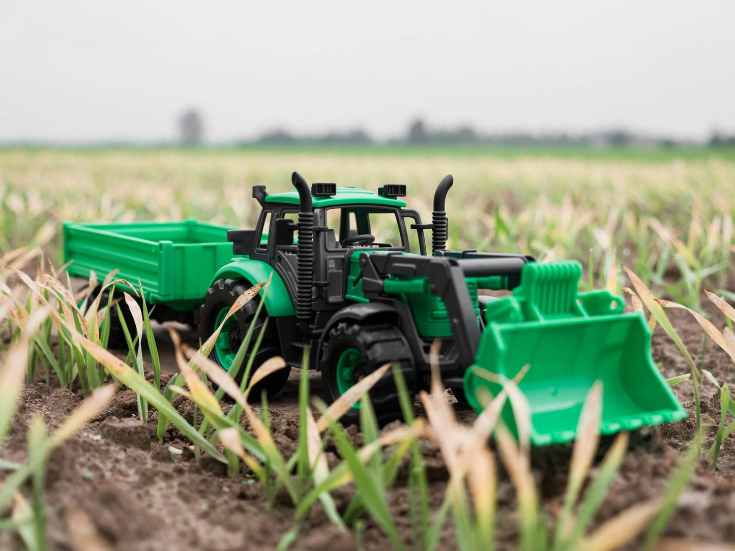Tracteur "Прогресс" avec бортовым прицепом и ковшом, инерционный (зелёный) (в коробке)