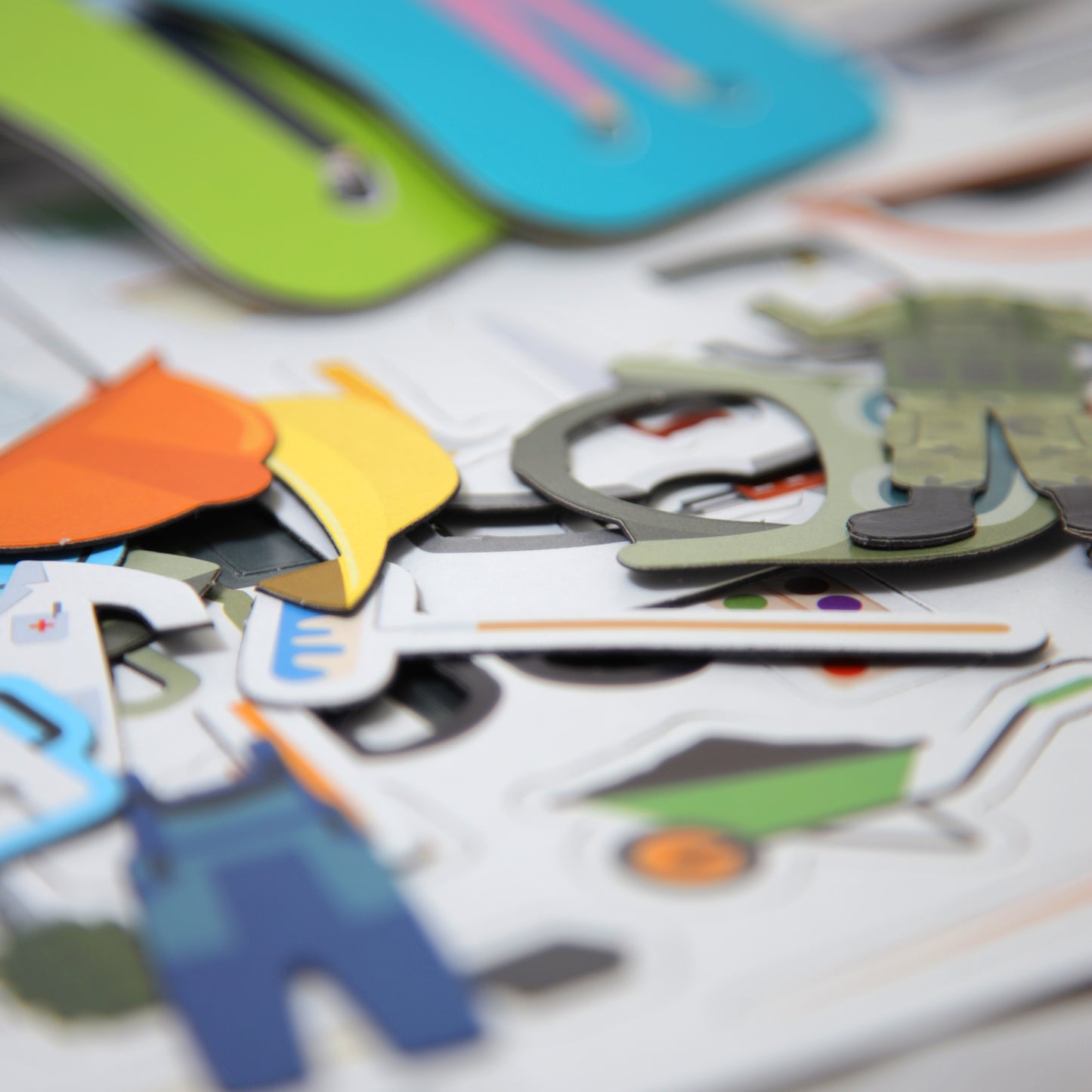 Игра магнитная "Одевашки. Профессии". Серия Магнитные истории арт.04112