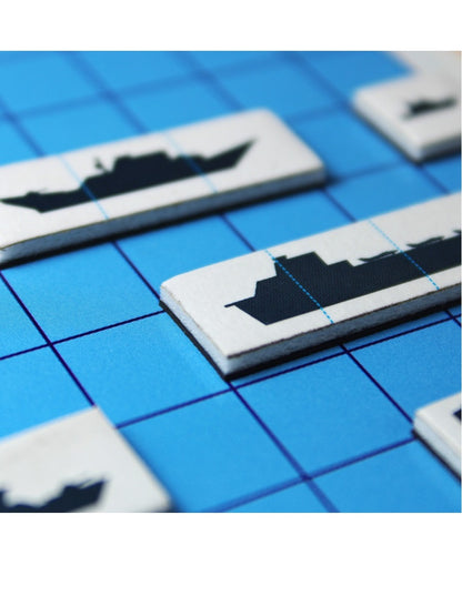 Игра магнитная в жестяной коробочке "Морской бой"