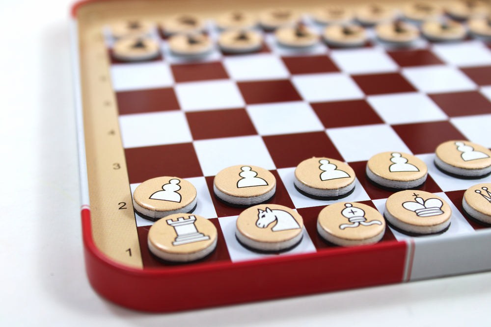 Игра магнитная в жестяной коробочке "Шахматы, шашки, нарды"