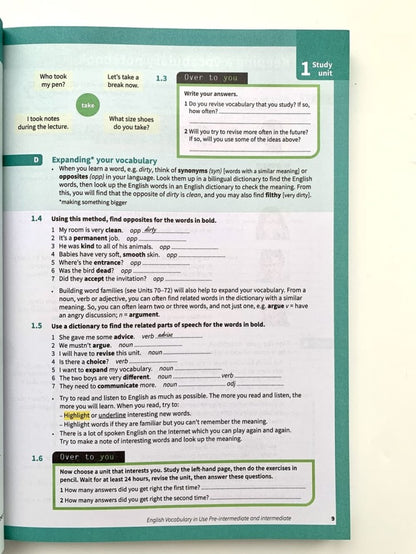Vocabulaire anglais en usage pré-intermédiaire et intermédiaire, livre avec réponses et livre électronique amélioré