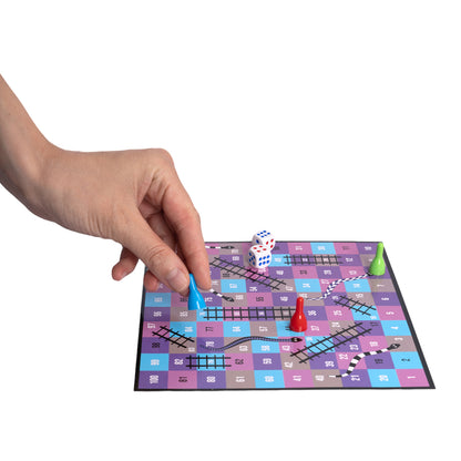 Игры настольные в коробке "50 игр для всей семьи", размер коробки 23*20*3,5 см