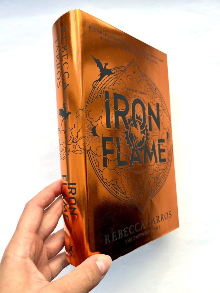 Iron Flame (Rebecca Yarros) Железное Пламя (Ребекка Яррос) / Книги на английском языке