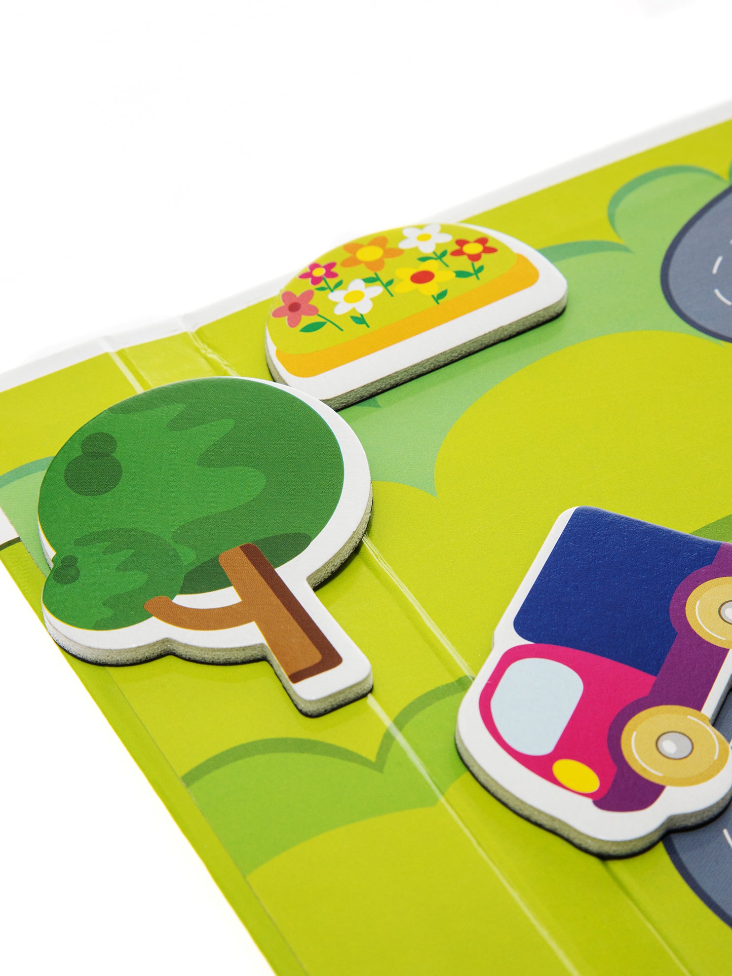 Игра магнитная развивающая. Магнитные истории "Городок" (книжка с игровым полем, 25 эл)