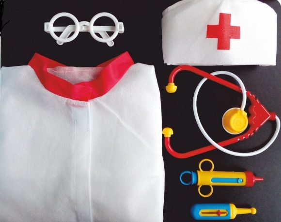 Mega Toys. Набор "Доктор" арт.86837 (6 пр.:халат, колпак, стетоскоп, очки, шприц,грудусник)